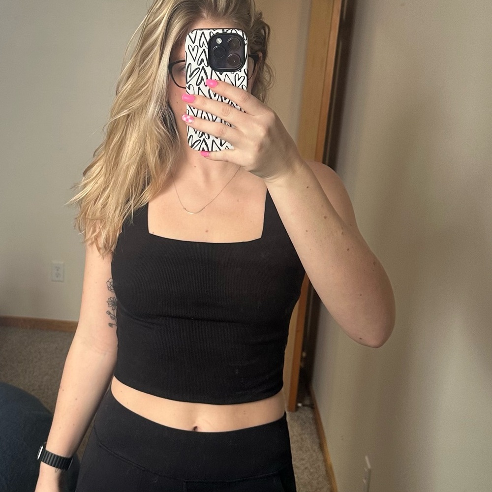 Black Cut Out Cropped Tank Top Size M - The Nines Boutique